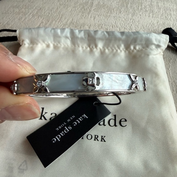 NWT Kate Spade Heritage Bloom Clasp Bangle - Picture 7 of 8